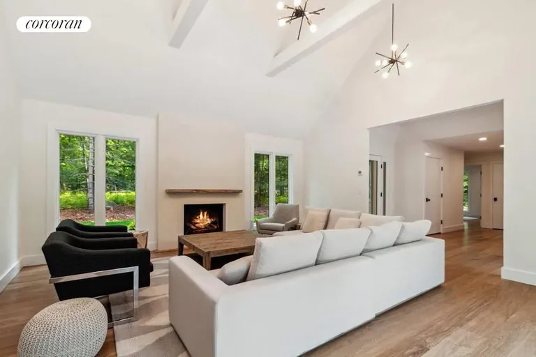 The Hamptons Real Estate | View 3 Jody's Path | room 5 | View 6