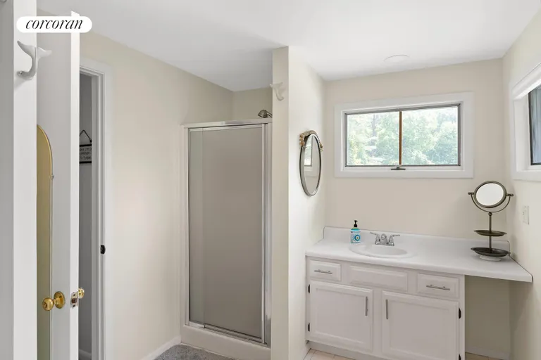 New York City Real Estate | View 8 Johnson Drive | Second level suite - full bathroom | View 18