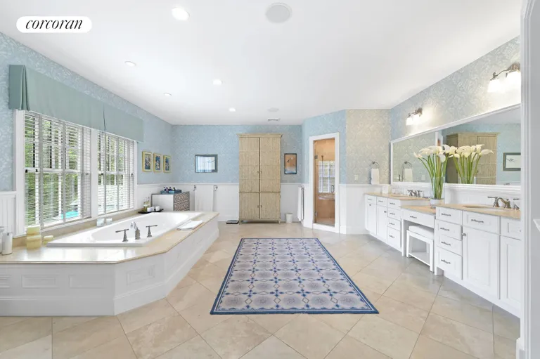 The Hamptons Real Estate | View 462 Middle Line Highway | room 16 | View 17