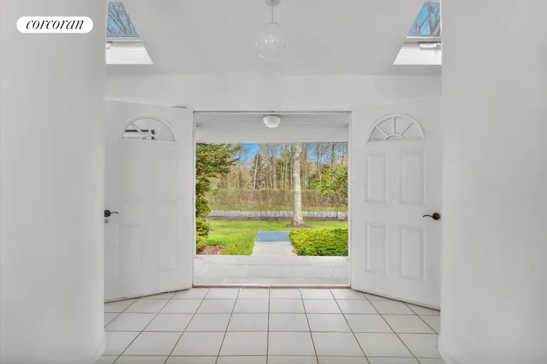 New York City Real Estate | View 22 White Oak Lane | room 4 | View 5