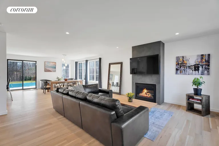 New York City Real Estate | View 42 Squires Boulevard | room 6 | View 7