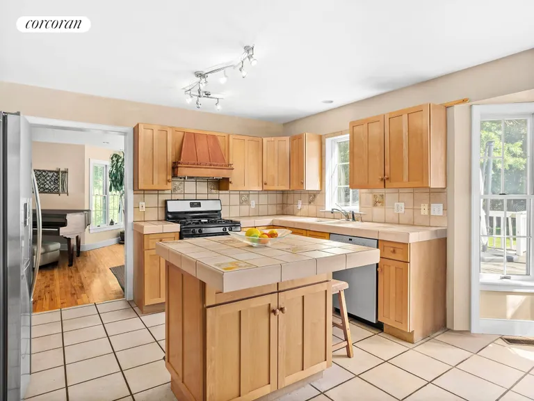 New York City Real Estate | View 104B Squiretown Road | Kitchen | View 5
