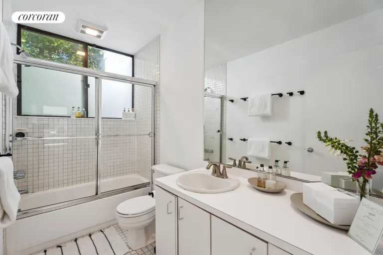 The Hamptons Real Estate | View 3 North Pass Road | room 19 | View 20