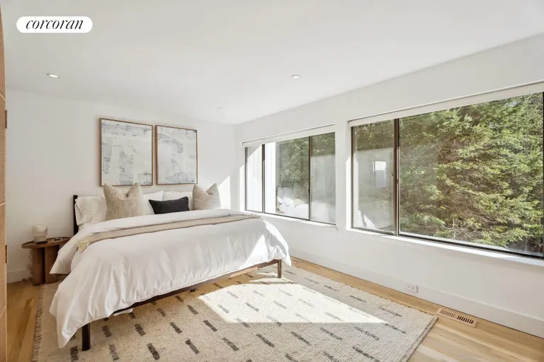 The Hamptons Real Estate | View 3 North Pass Road | room 21 | View 22