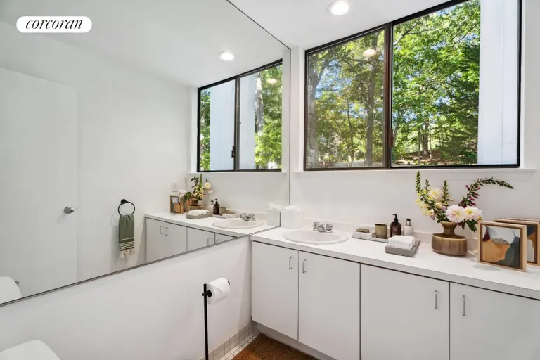The Hamptons Real Estate | View 3 North Pass Road | room 22 | View 23