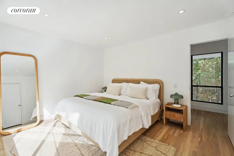 The Hamptons Real Estate | View 3 North Pass Road | room 23 | View 24