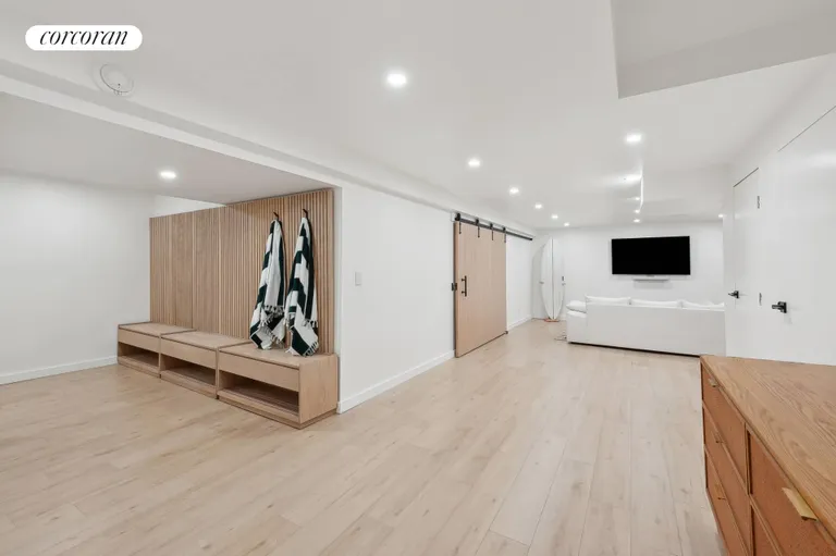 The Hamptons Real Estate | View 3 North Pass Road | room 25 | View 26