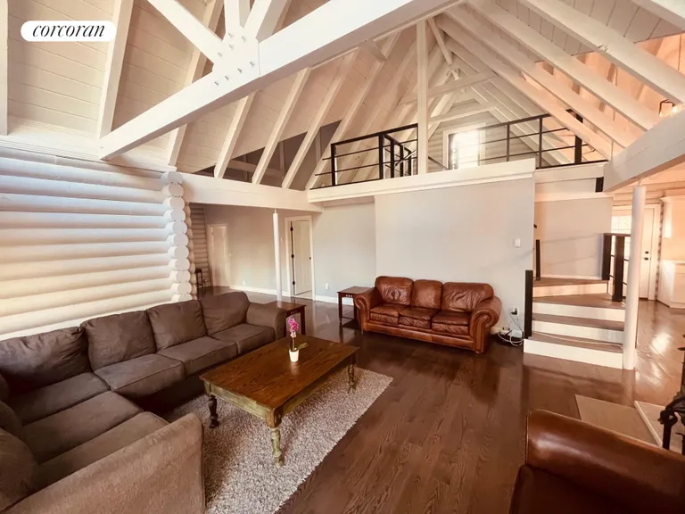 The Hamptons Real Estate | View 1710 Gull Pond Lane | Living | View 3