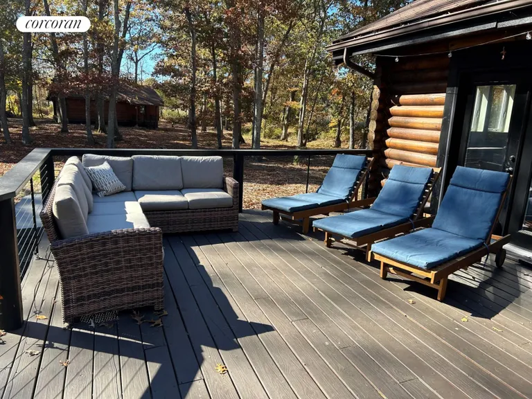 The Hamptons Real Estate | View 1710 Gull Pond Lane | Lounge Out | View 19