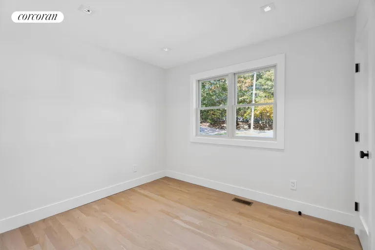 New York City Real Estate | View 41 Hampton Court | room 9 | View 10