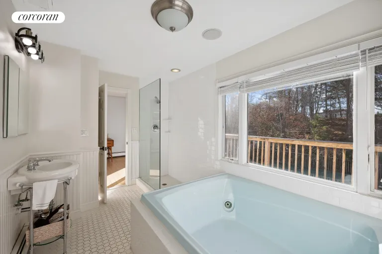 New York City Real Estate | View 36 Charla Drive | Jacuzzi tub | View 16