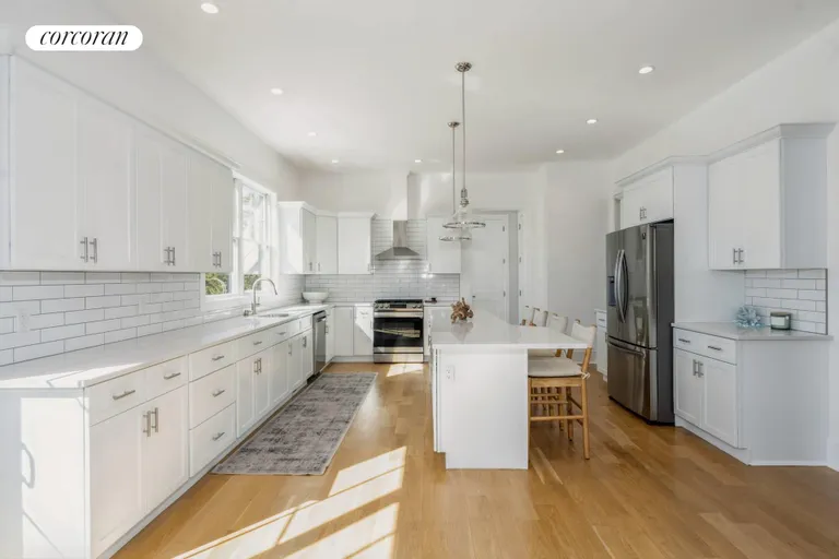 New York City Real Estate | View 15 Old Depot Road | Stunning Eat in Kitchen | View 3