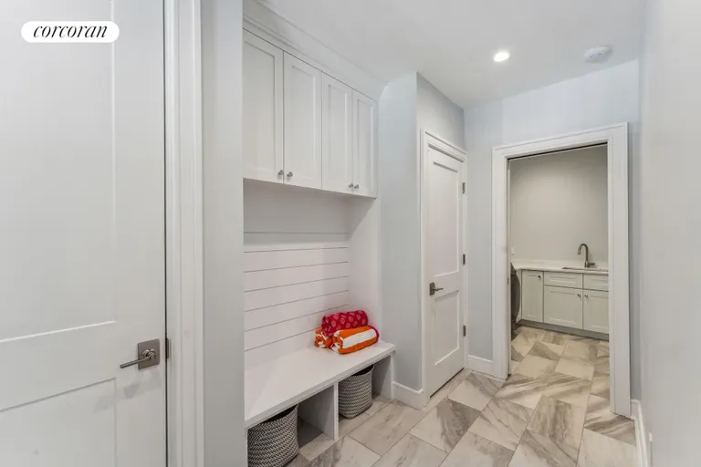 The Hamptons Real Estate | View 9 Mill Road | room 12 | View 13