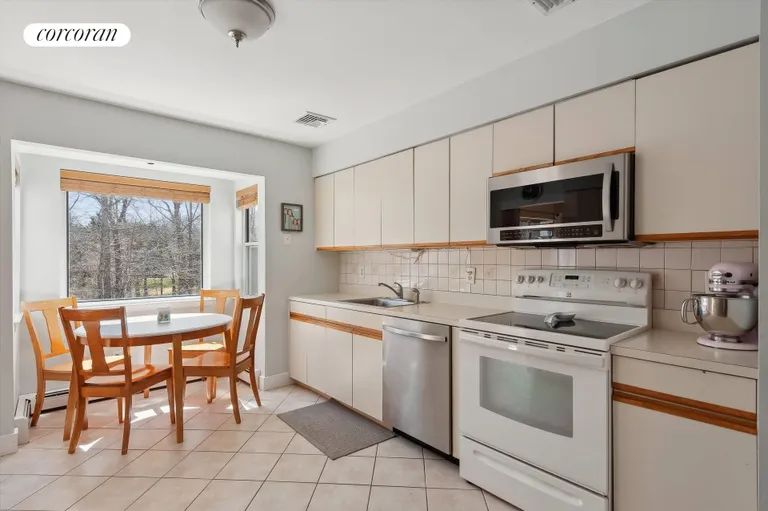 New York City Real Estate | View 15 Tree Haven Lane | Eat-in-Kitchen | View 9