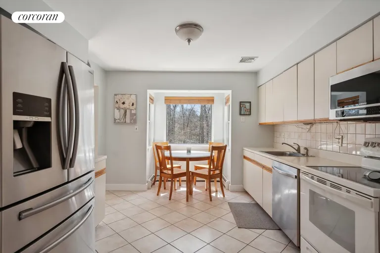 New York City Real Estate | View 15 Tree Haven Lane | Eat-in-Kitchen | View 10