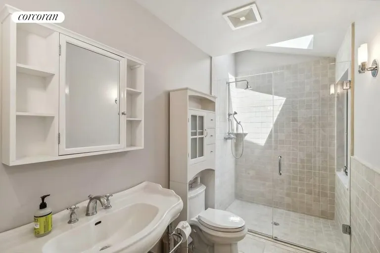 New York City Real Estate | View 250 Pine Tree Ext | Full Bathroom | View 28
