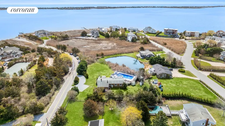 The Hamptons Real Estate | View 9 Tanners Neck Lane | 4 Beds, 2 Baths | View 1