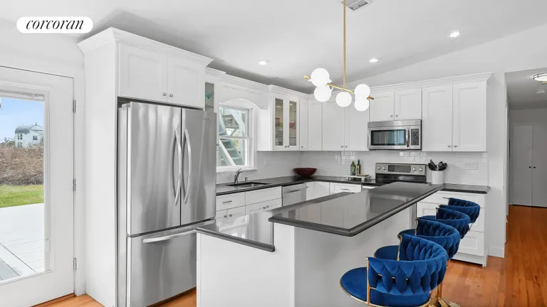 The Hamptons Real Estate | View 9 Tanners Neck Lane | Renovated Kitchen | View 5