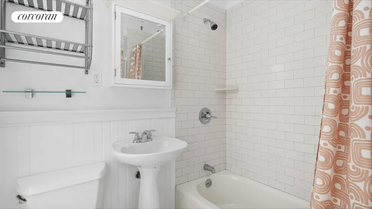 The Hamptons Real Estate | View 9 Tanners Neck Lane | Master Bath | View 7