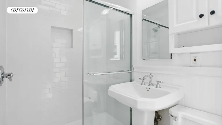 The Hamptons Real Estate | View 9 Tanners Neck Lane | Full, Hall Bath | View 9