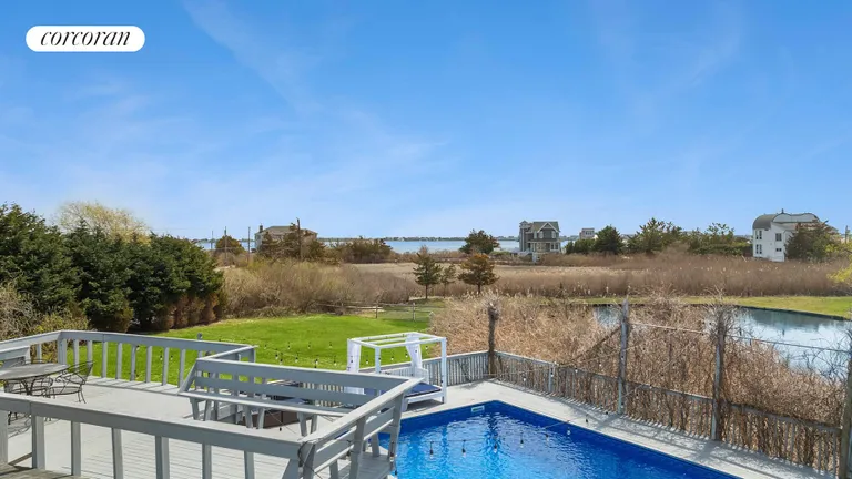 The Hamptons Real Estate | View 9 Tanners Neck Lane | Roof Top Deck | View 15