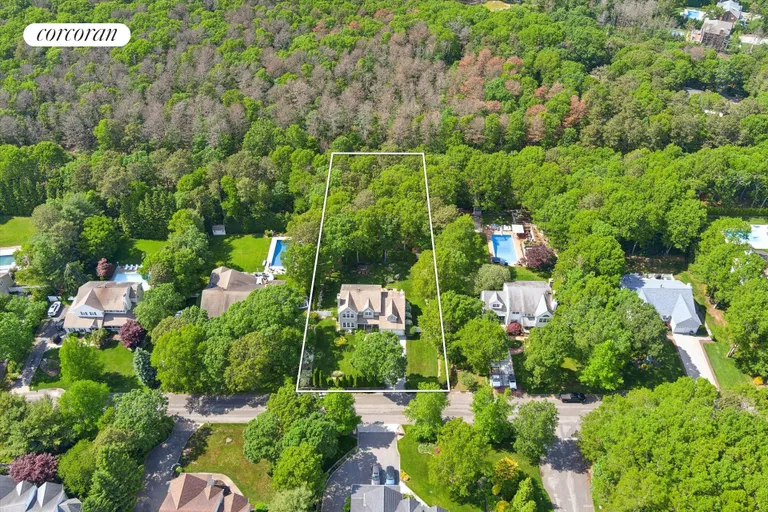The Hamptons Real Estate | View 29 Hollow Lane | room 1 | View 2