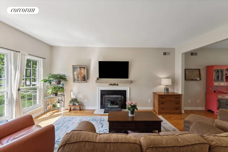 The Hamptons Real Estate | View 29 Hollow Lane | room 5 | View 6