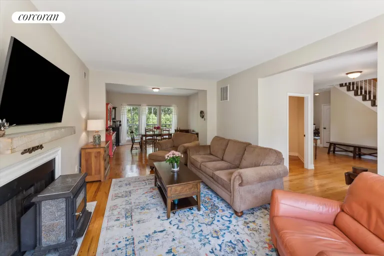 The Hamptons Real Estate | View 29 Hollow Lane | room 6 | View 7