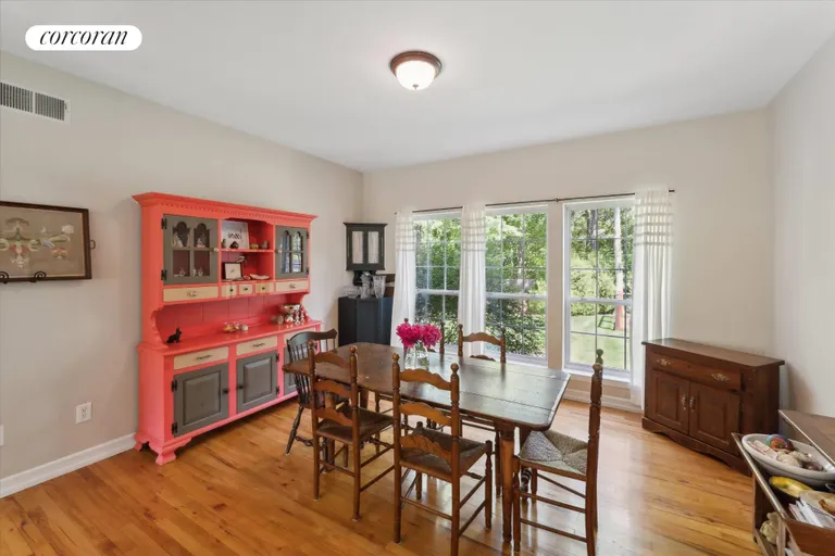 The Hamptons Real Estate | View 29 Hollow Lane | room 8 | View 9