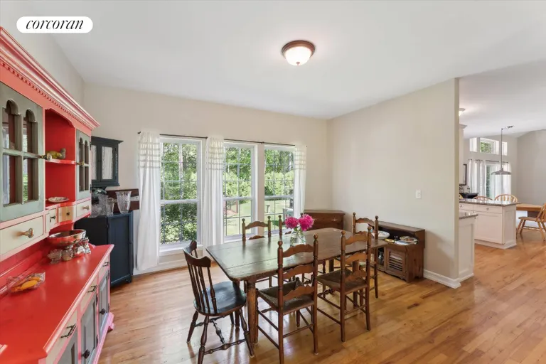 The Hamptons Real Estate | View 29 Hollow Lane | room 9 | View 10