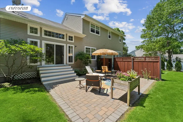 The Hamptons Real Estate | View 29 Hollow Lane | room 26 | View 27