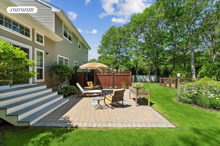 The Hamptons Real Estate | View 29 Hollow Lane | room 27 | View 28