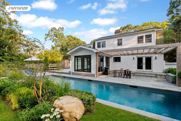 The Hamptons Real Estate | View 8 Harvest Lane | room 1 | View 2