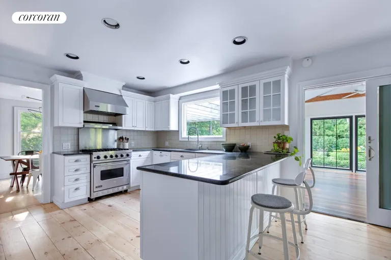 The Hamptons Real Estate | View 8 Harvest Lane | room 9 | View 10