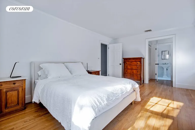 The Hamptons Real Estate | View 8 Harvest Lane | room 23 | View 24
