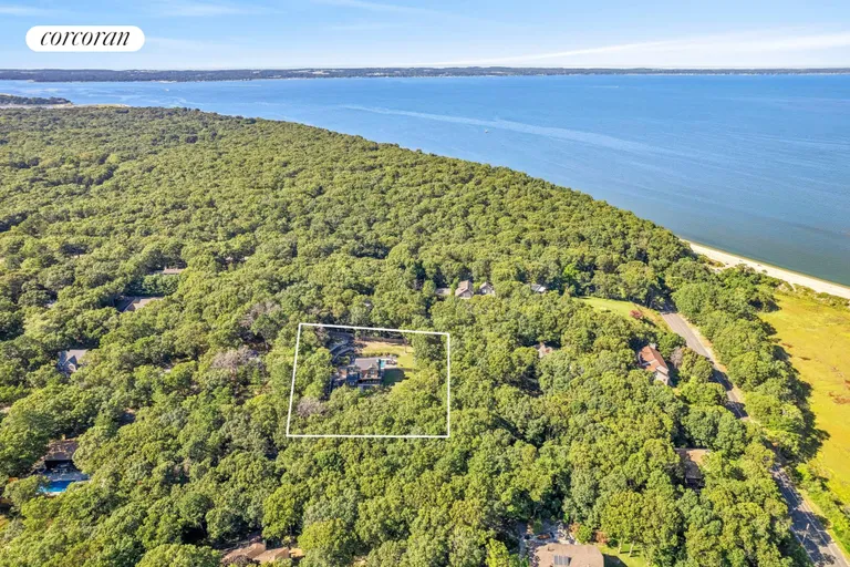 The Hamptons Real Estate | View 6 Ridgeway Road | Cant miss location | View 4