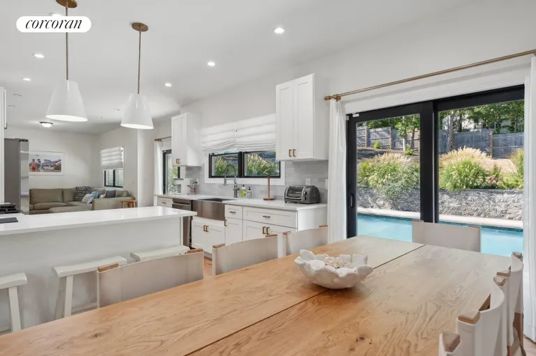 The Hamptons Real Estate | View 6 Ridgeway Road | room 8 | View 9