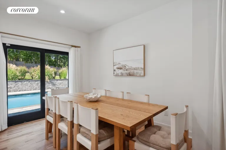 The Hamptons Real Estate | View 6 Ridgeway Road | Dining space flows to outdoors | View 10