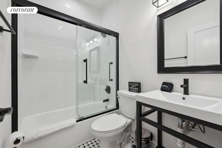 The Hamptons Real Estate | View 6 Ridgeway Road | First Floor Full Bathroom | View 13