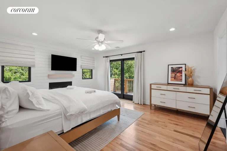 The Hamptons Real Estate | View 6 Ridgeway Road | Primary Bedroom with balcony & fireplace | View 15