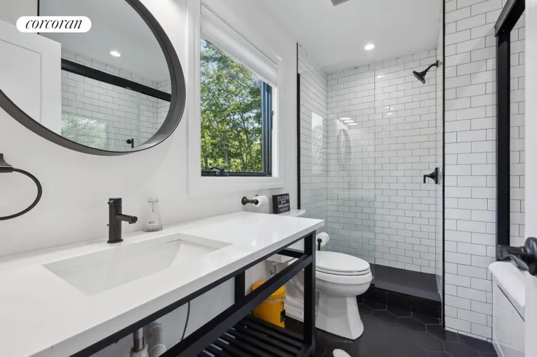The Hamptons Real Estate | View 6 Ridgeway Road | Primary Bathroom | View 16