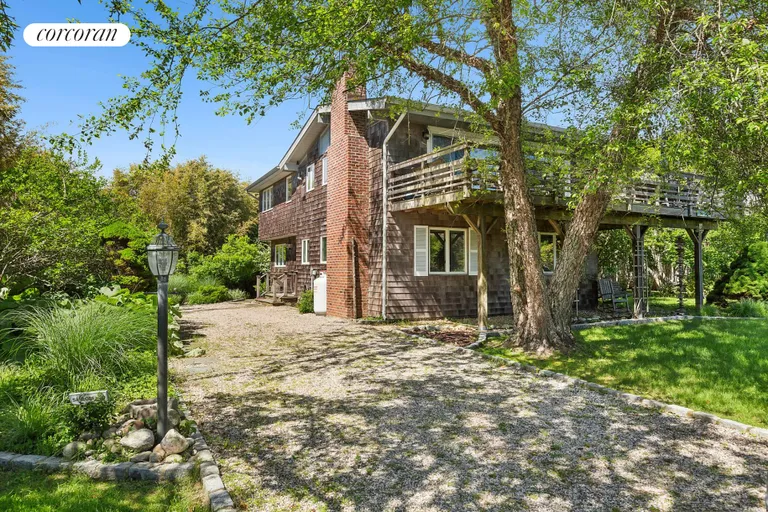 The Hamptons Real Estate | View 50 Agnew Avenue | 4 Beds, 2 Baths | View 1