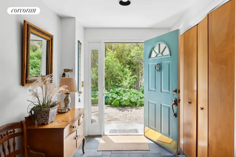 The Hamptons Real Estate | View 50 Agnew Avenue | room 3 | View 4