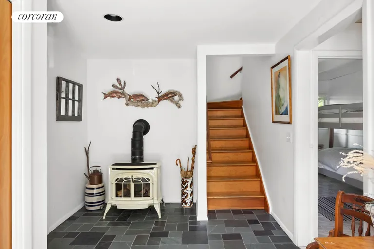 The Hamptons Real Estate | View 50 Agnew Avenue | room 24 | View 25