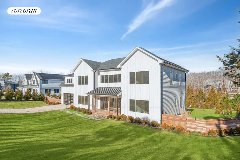 The Hamptons Real Estate | View 25 Margaret Drive | 6 Beds, 6 Baths | View 1
