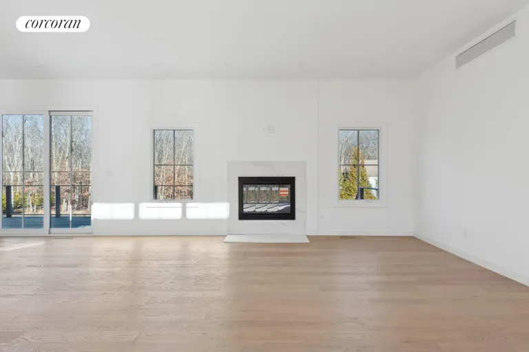 The Hamptons Real Estate | View 25 Margaret Drive | room 8 | View 9