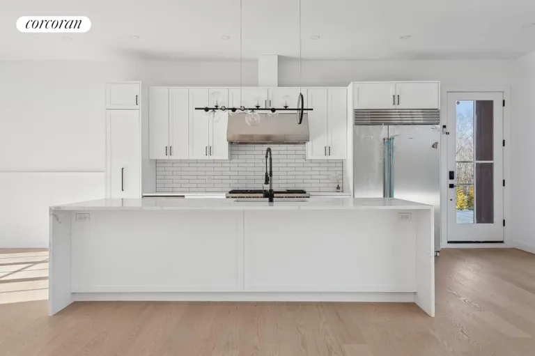 The Hamptons Real Estate | View 25 Margaret Drive | room 10 | View 11