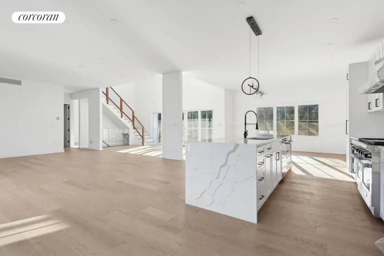 The Hamptons Real Estate | View 25 Margaret Drive | room 11 | View 12