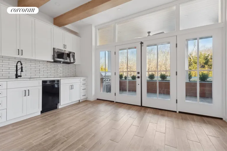 The Hamptons Real Estate | View 25 Margaret Drive | room 12 | View 13