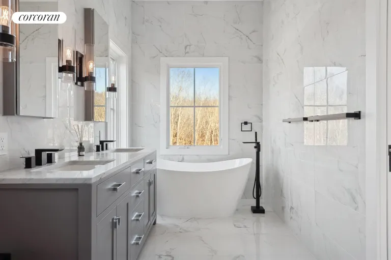 The Hamptons Real Estate | View 25 Margaret Drive | room 17 | View 18